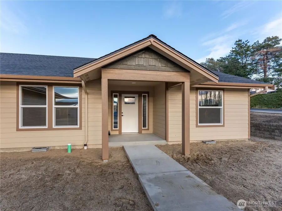 811 N Newport Loop, East Wenatchee, WA 98802 - Image #3