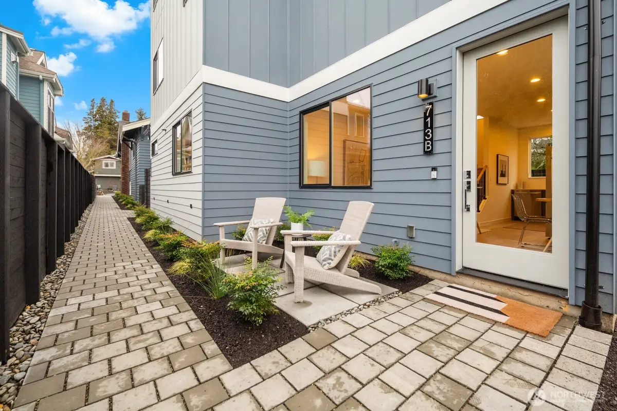 713 N 70th Street, Seattle, WA 98103 - Image #1