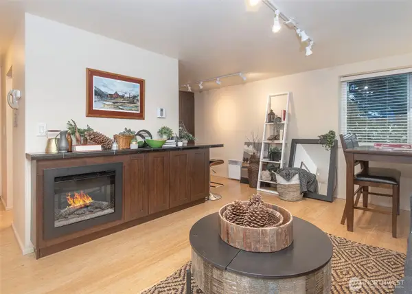 6501 24th Avenue Nw #A, Seattle, WA 98117