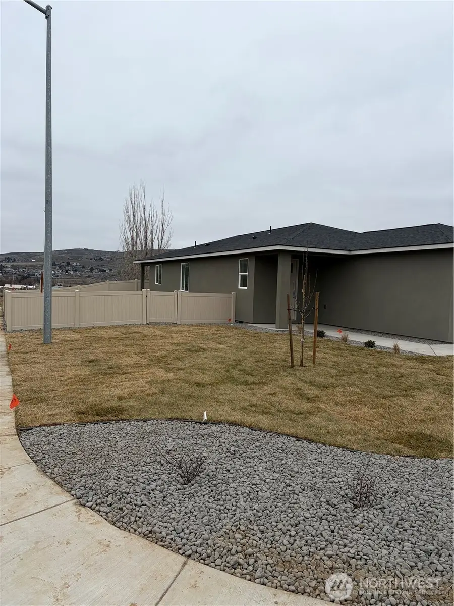 915 Ivy Street Ne, Ephrata, WA 98823 - #3