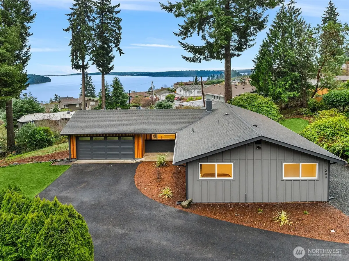 11203 Hallstrom Drive Nw, Gig Harbor, WA 98332 - Image #1