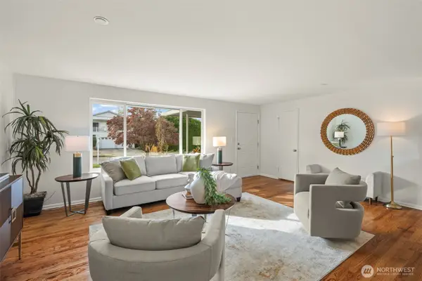 9728 57th Avenue S #A, Seattle, WA 98118