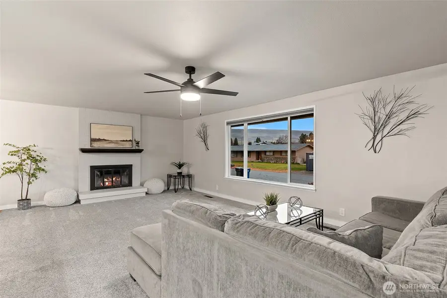 250 N Newton Ave, East Wenatchee, WA 98802 - Image #2