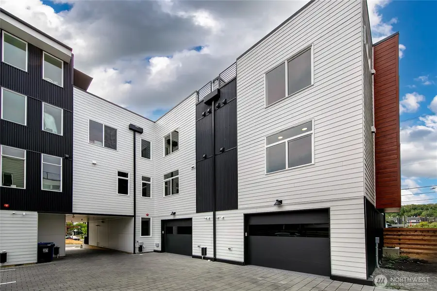 7560 43rd Avenue S, Seattle, WA 98118 - Image #2