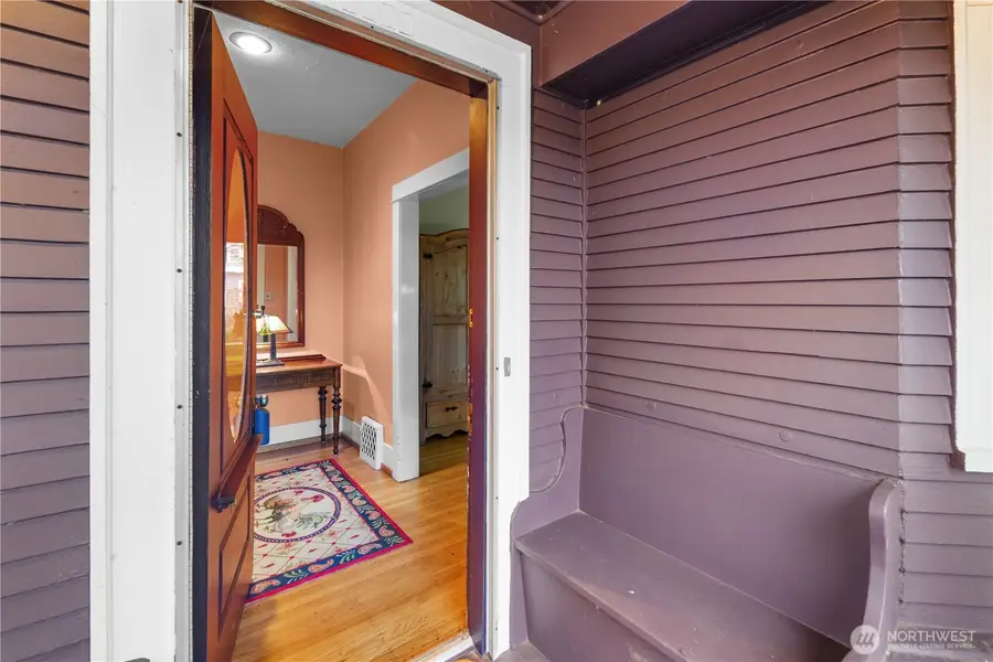 4616 Meridian Avenue N, Seattle, WA 98103 - Image #2