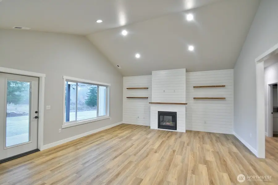 900 Barbara Lane, Centralia, WA 98531 - Image #3