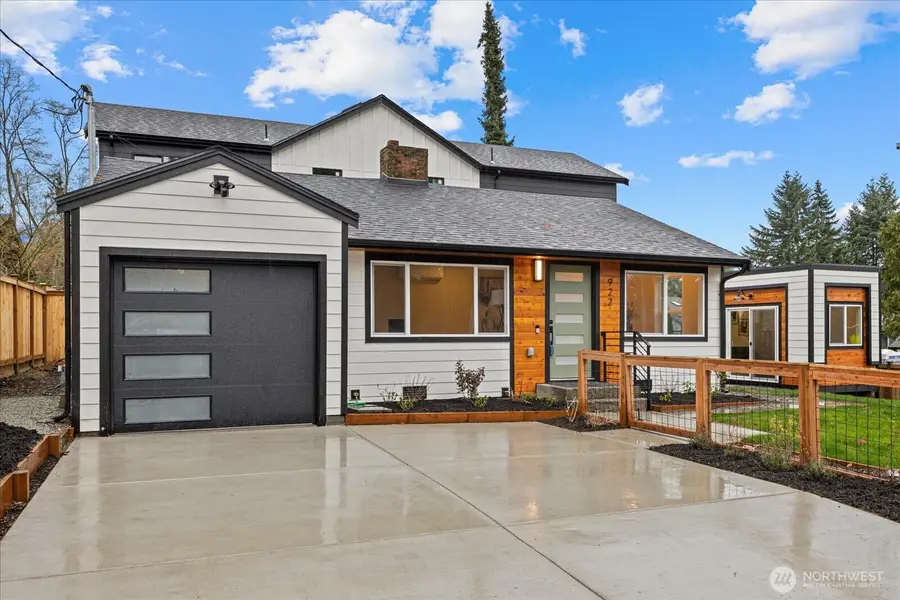 922 NE 117th Street, Seattle, WA 98125 - #2