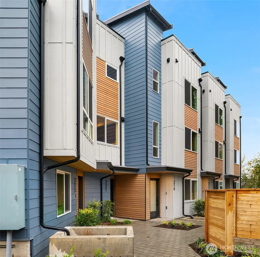 7428 2nd Avenue Ne, Seattle, WA 98115 - Image #2