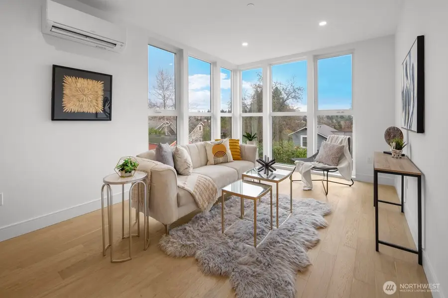 6012 35th Avenue Ne, Seattle, WA 98115 - Image #2