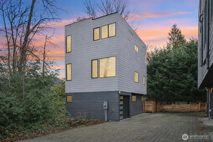9302 Sturtevant Avenue S, Seattle, WA 98118 - Image #2