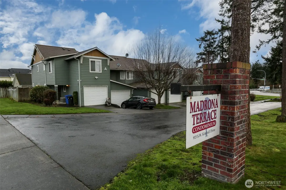 915 SW Kimball Drive #B3, Oak Harbor, WA 98277 - Image #1