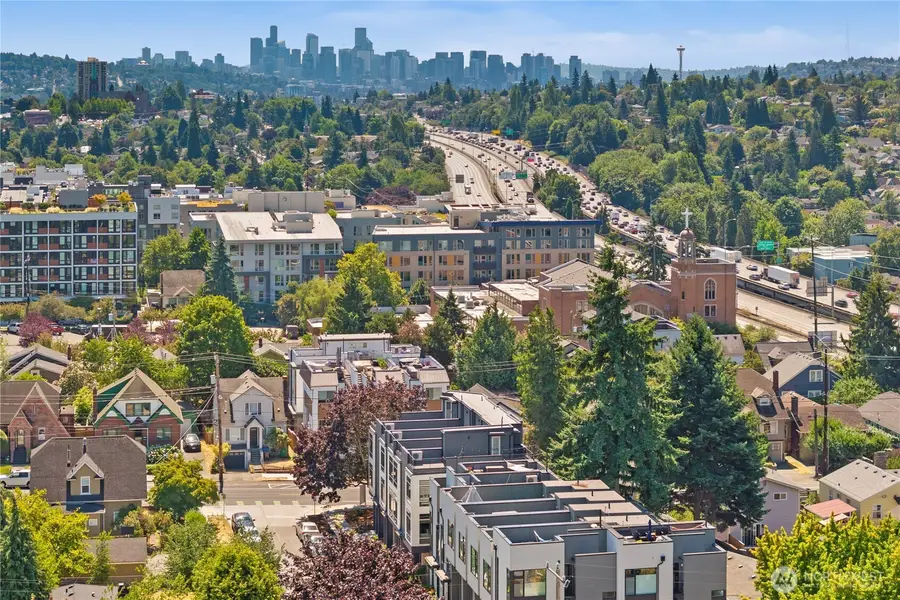 7009 9th Avenue Ne, Seattle, WA 98115 - Image #2