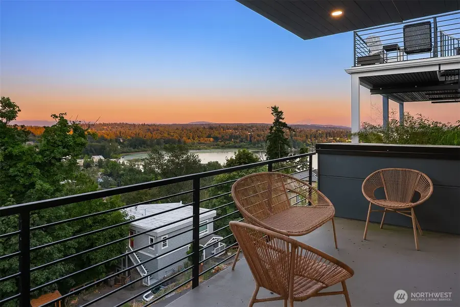 11909 90th Avenue Ne, Kirkland, WA 98034 - Image #2