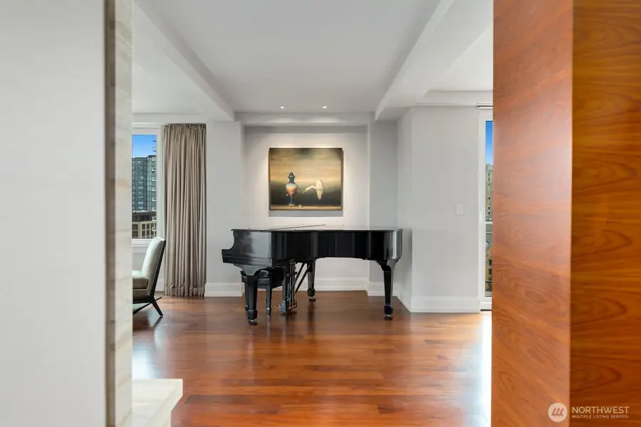 1300 University Street #11A, Seattle, WA 98101 - Image #2