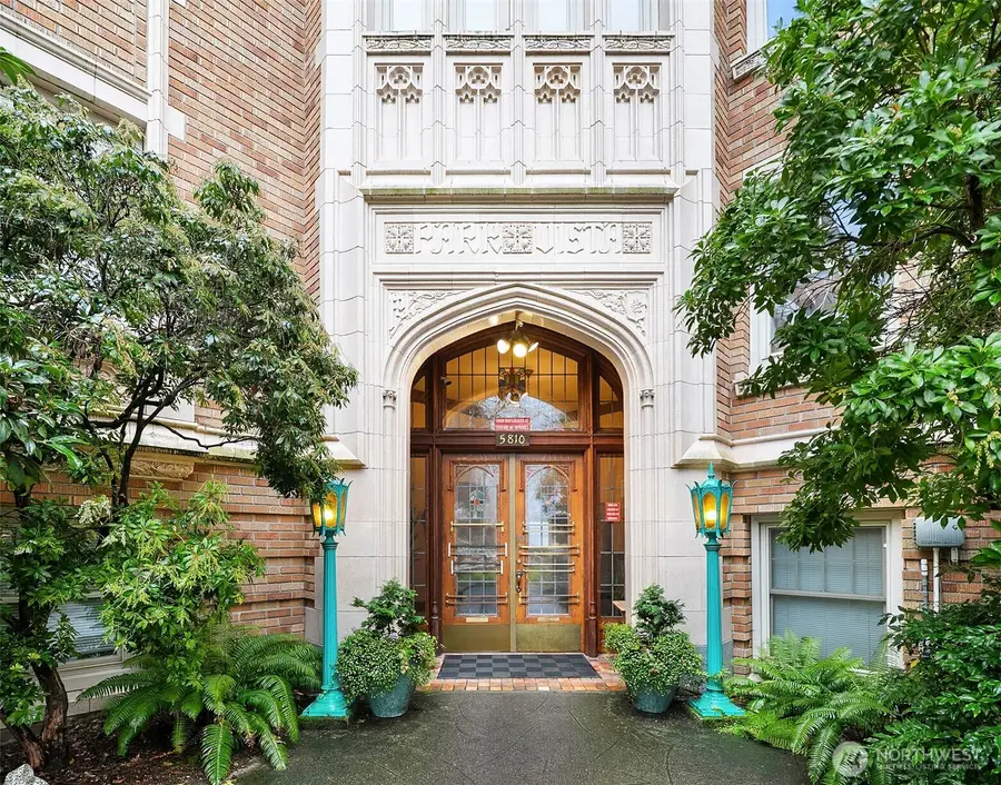 5810 Cowen Place Ne #106, Seattle, WA 98105 - Image #2