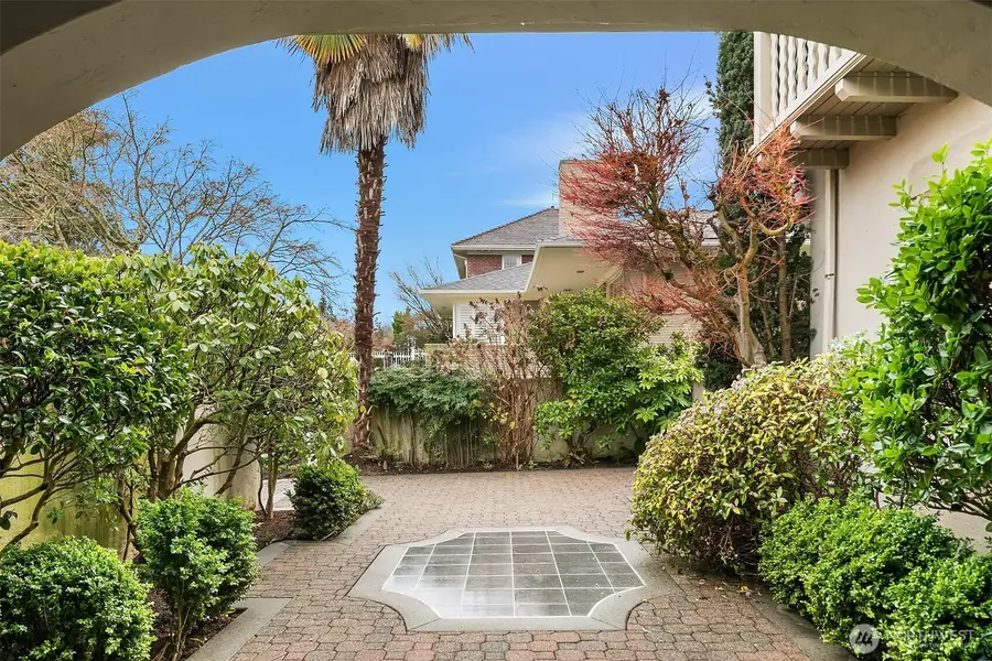 1533 Shenandoah Drive E, Seattle, WA 98112 - #3