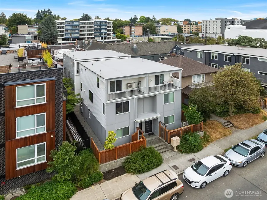 5210 Brooklyn Avenue Ne, Seattle, WA 98105 - Image #2