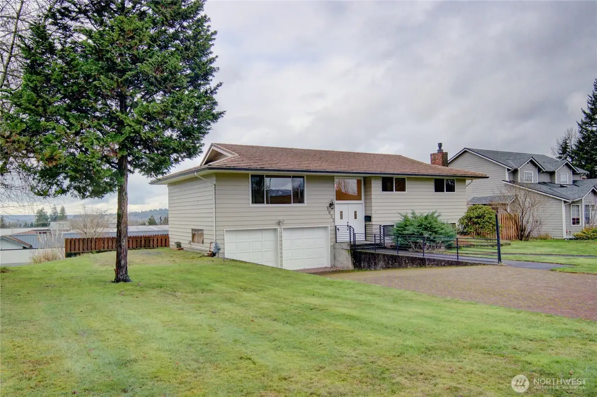 1032 E Robinhood Drive, Arlington, WA 98223 - Image #1