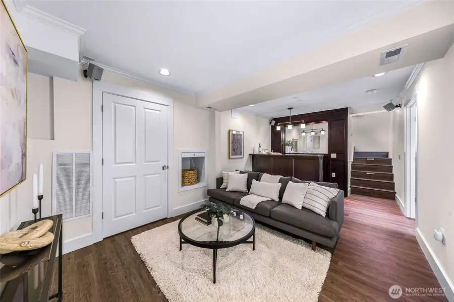 8907 5th Avenue Ne, Seattle, WA 98115 - #3