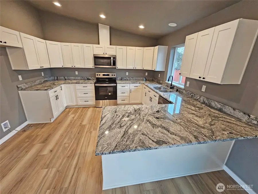 208 S 2nd Street, Oakville, WA 98568 - Image #3