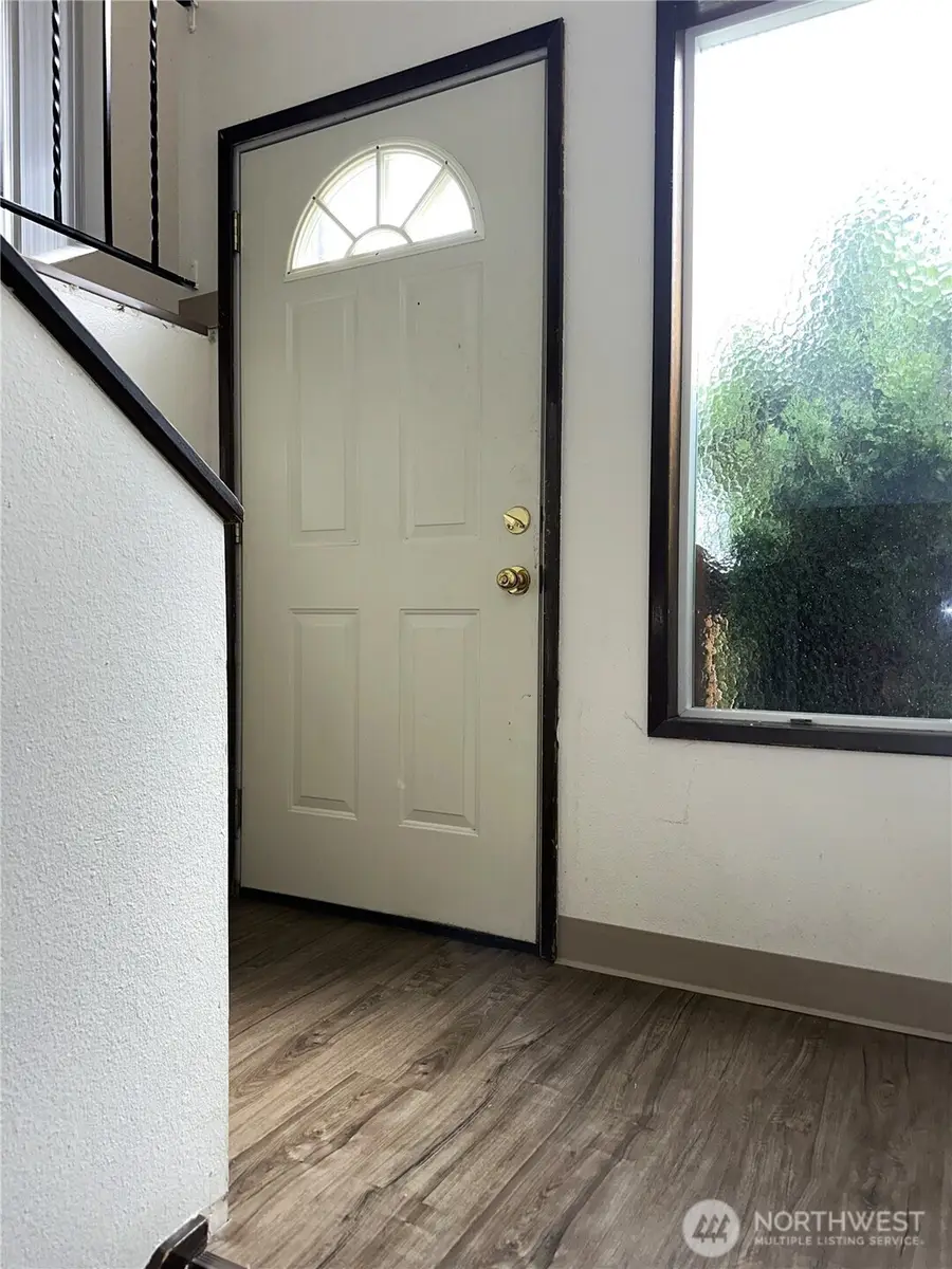 13051 37th Avenue Ne, Seattle, WA 98125 - Image #2