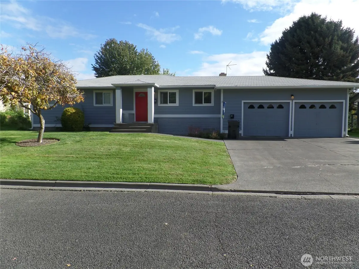 32 NE Tremont Drive, College Place, WA 99324 - Image #1