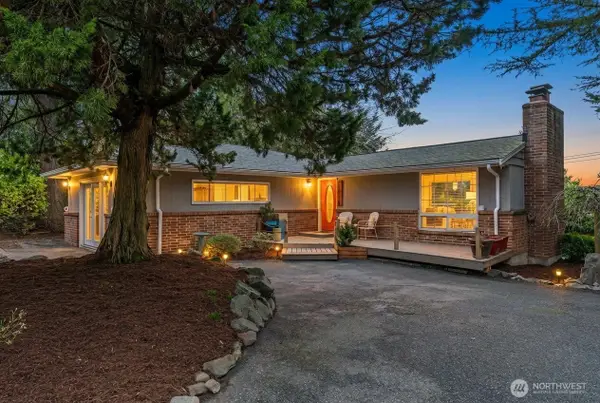 15612 38th Avenue Ne, Lake Forest Park, WA 98155