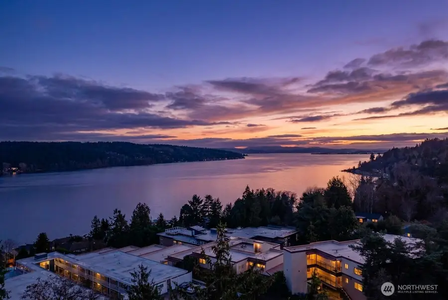 15612 38th Avenue Ne, Lake Forest Park, WA 98155 - Image #2