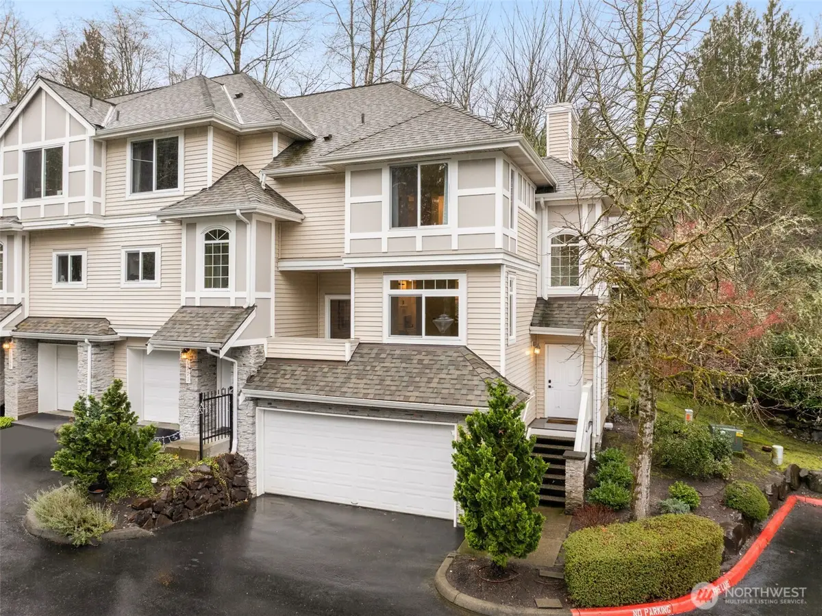 6773 SE Cougar Mountain Way #4, Bellevue, WA 98006 - Image #1