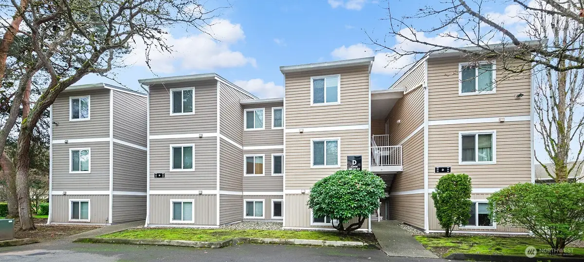 12435 NE 131st Court #D102, Kirkland, WA 98034 - Image #1