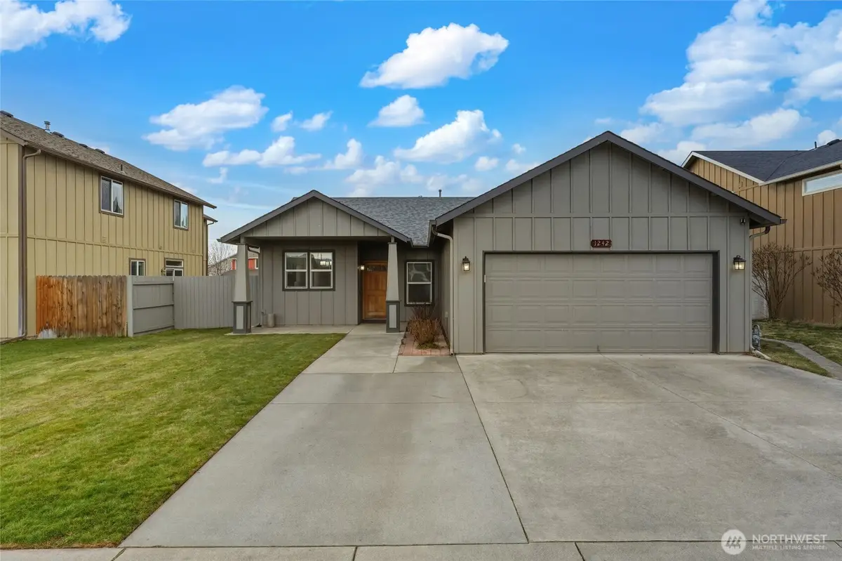 1242 SE Falbo Drive, College Place, WA 99324 - Image #1