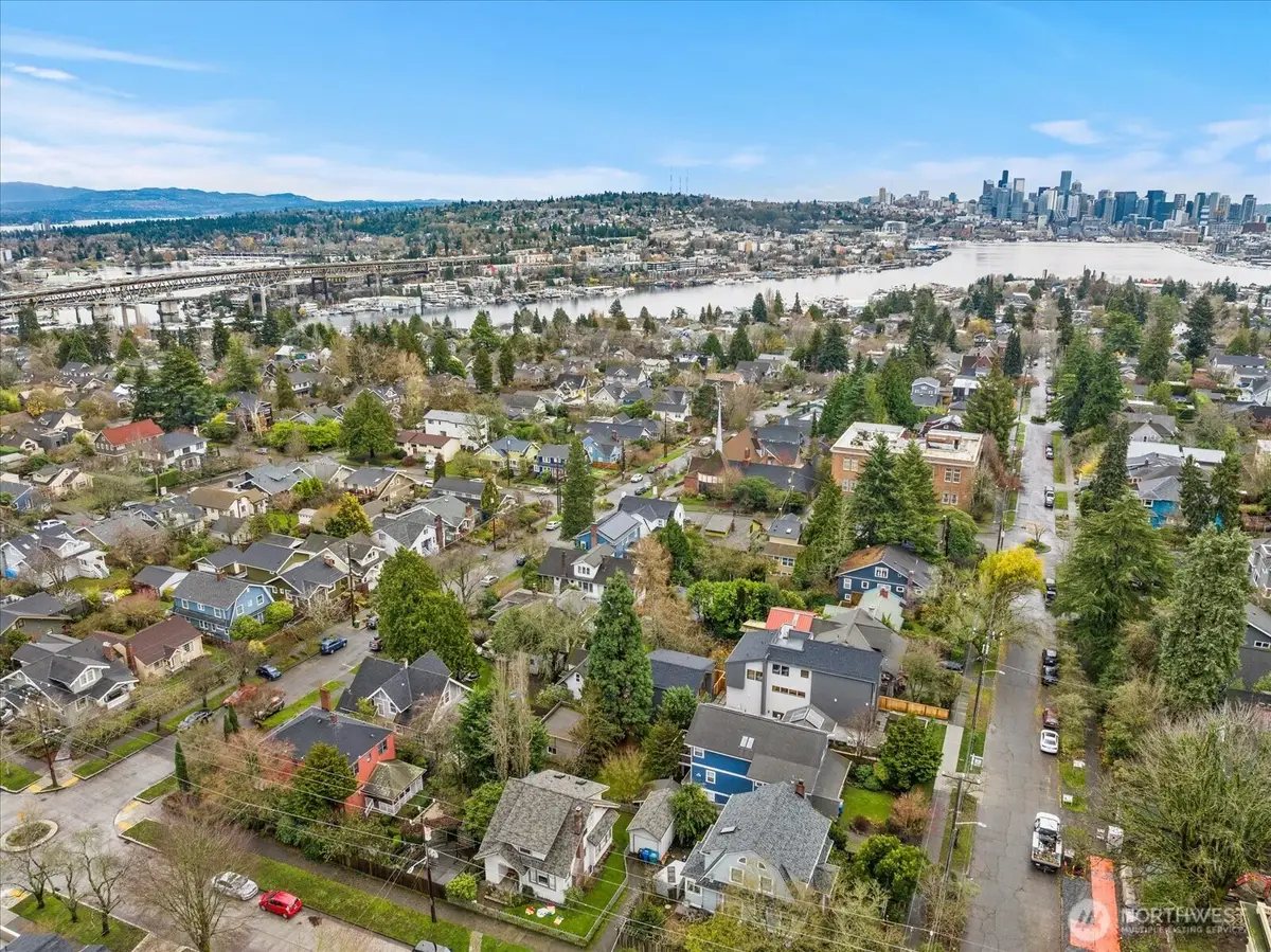 4222 Meridian Avenue N #B, Seattle, WA 98103 - #1