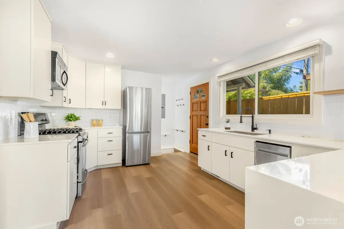 2423 3rd Avenue W, Seattle, WA 98119 - Image #1