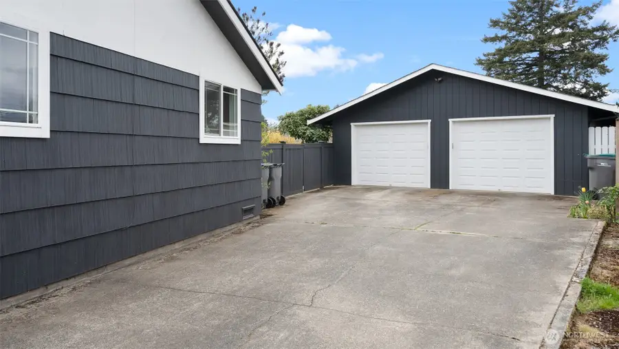 923 E 32nd Street, Bremerton, WA 98310 - #2