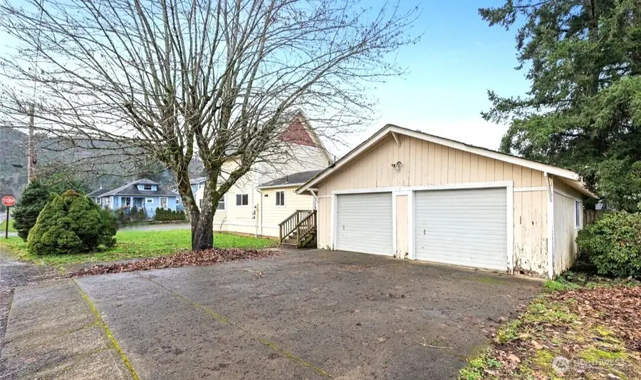 1205 Cedar Street, Raymond, WA 98577 - Image #2