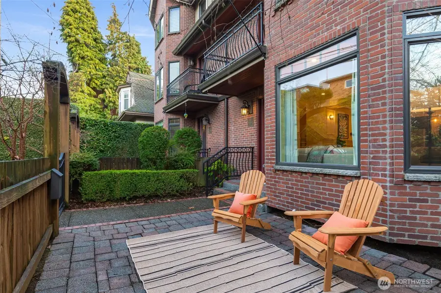 115 W Kinnear Place, Seattle, WA 98119 - Image #2