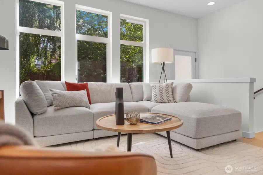 505 11th Avenue E, Seattle, WA 98102 - Image #2