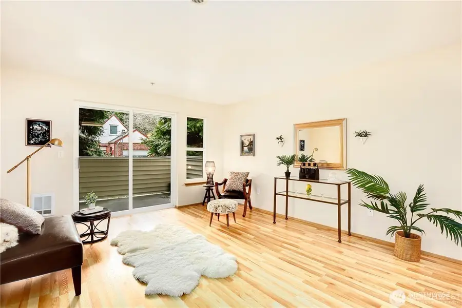 11915 Roseburg Avenue S #204, Burien, WA 98168 - Image #2