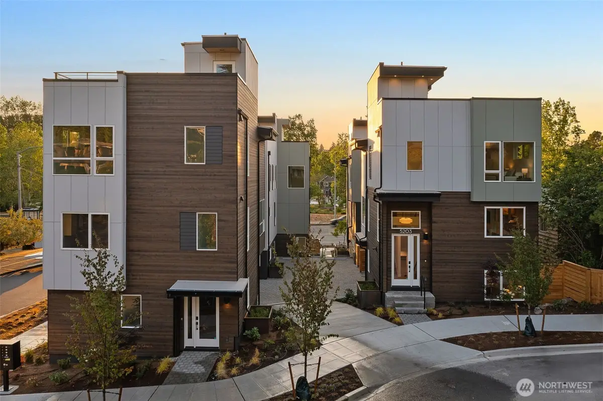 5203 Sand Point Way Ne, Seattle, WA 98105 - Image #1