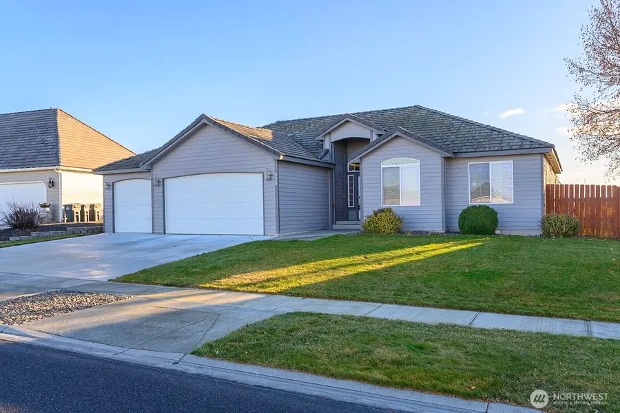 225 E Inglewood Drive, Moses Lake, WA 98837 - Image #2