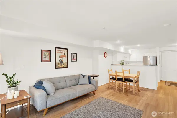 3318 30th Avenue Sw #B404, Seattle, WA 98126