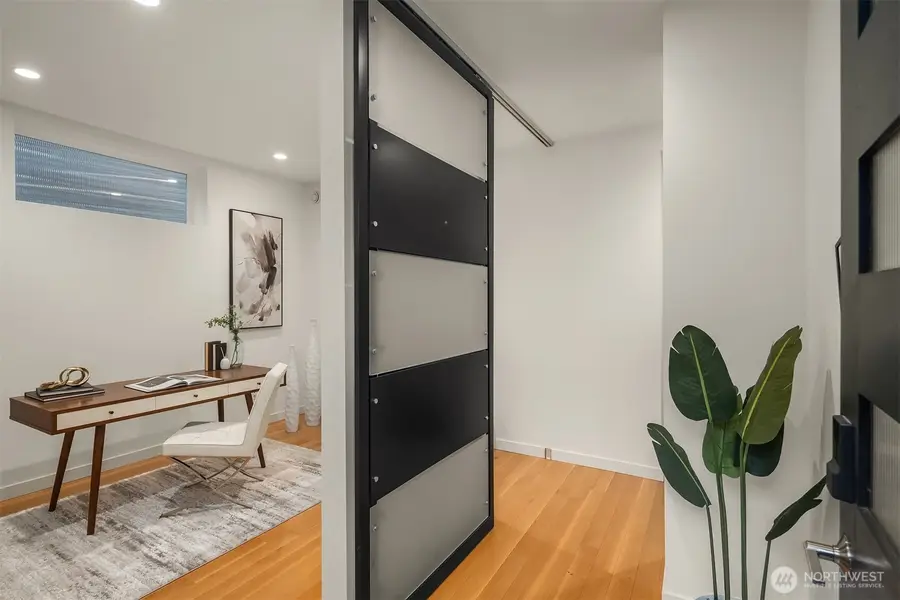 1002 5th Avenue N, Seattle, WA 98109 - Image #3