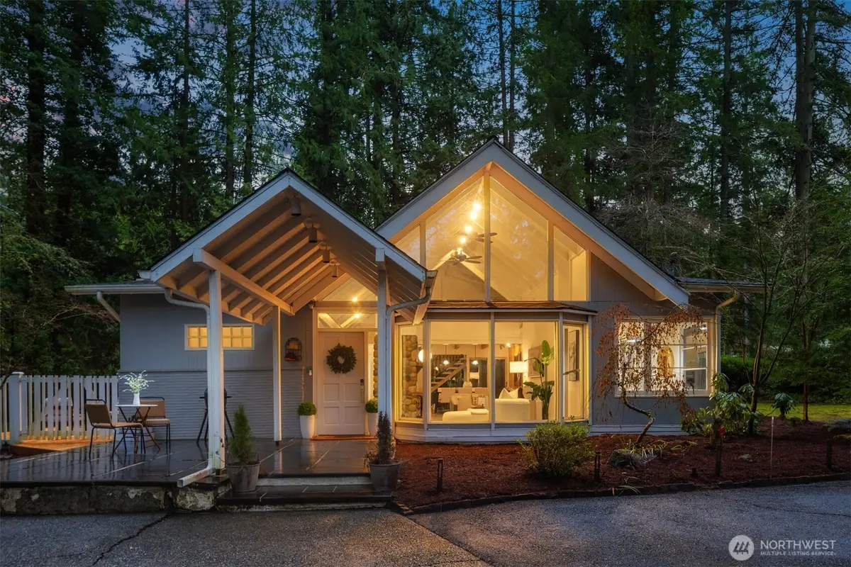 17050 37th Avenue Ne, Lake Forest Park, WA 98155 - Image #1