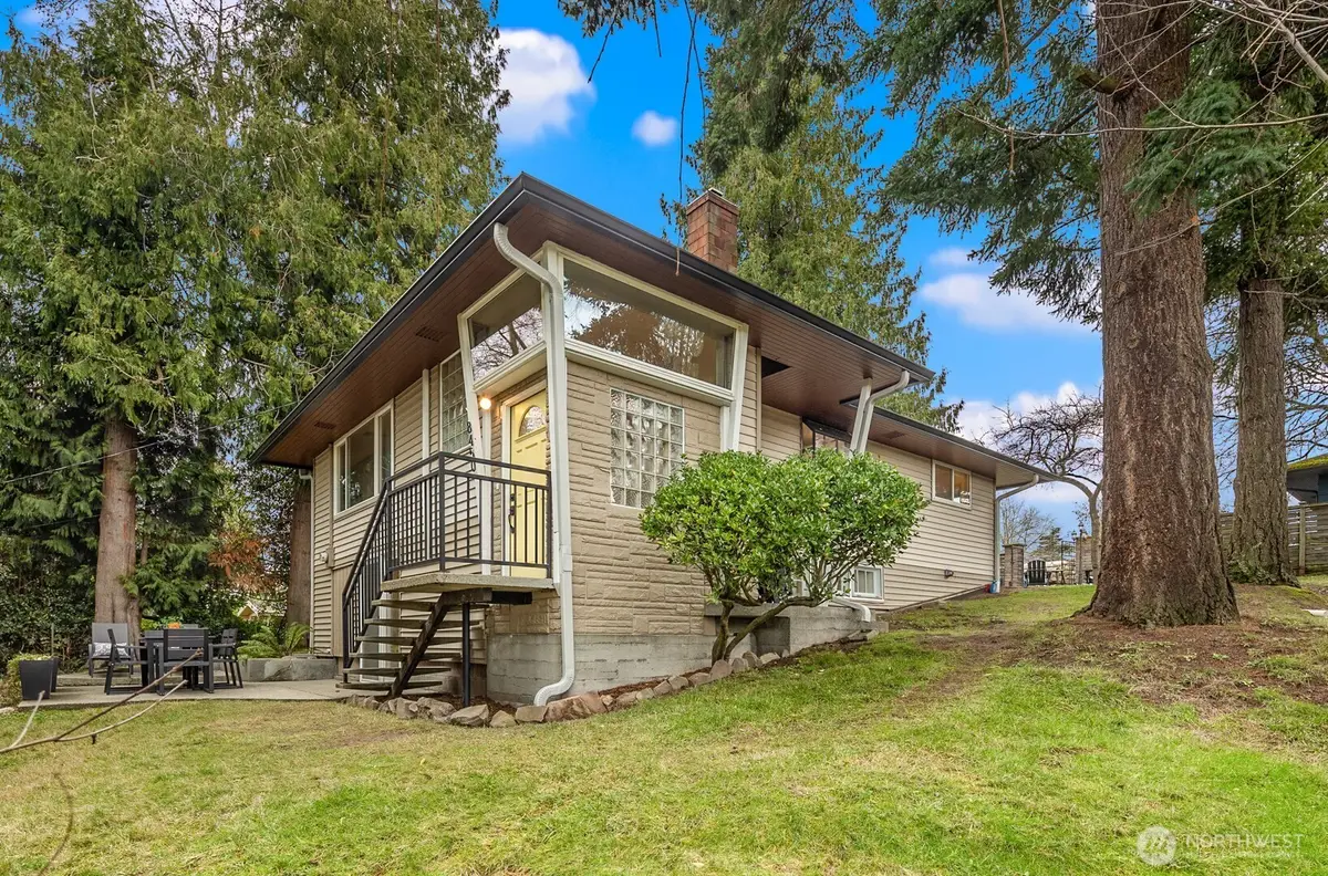 8450 24th Avenue Sw, Seattle, WA 98106 - Image #1