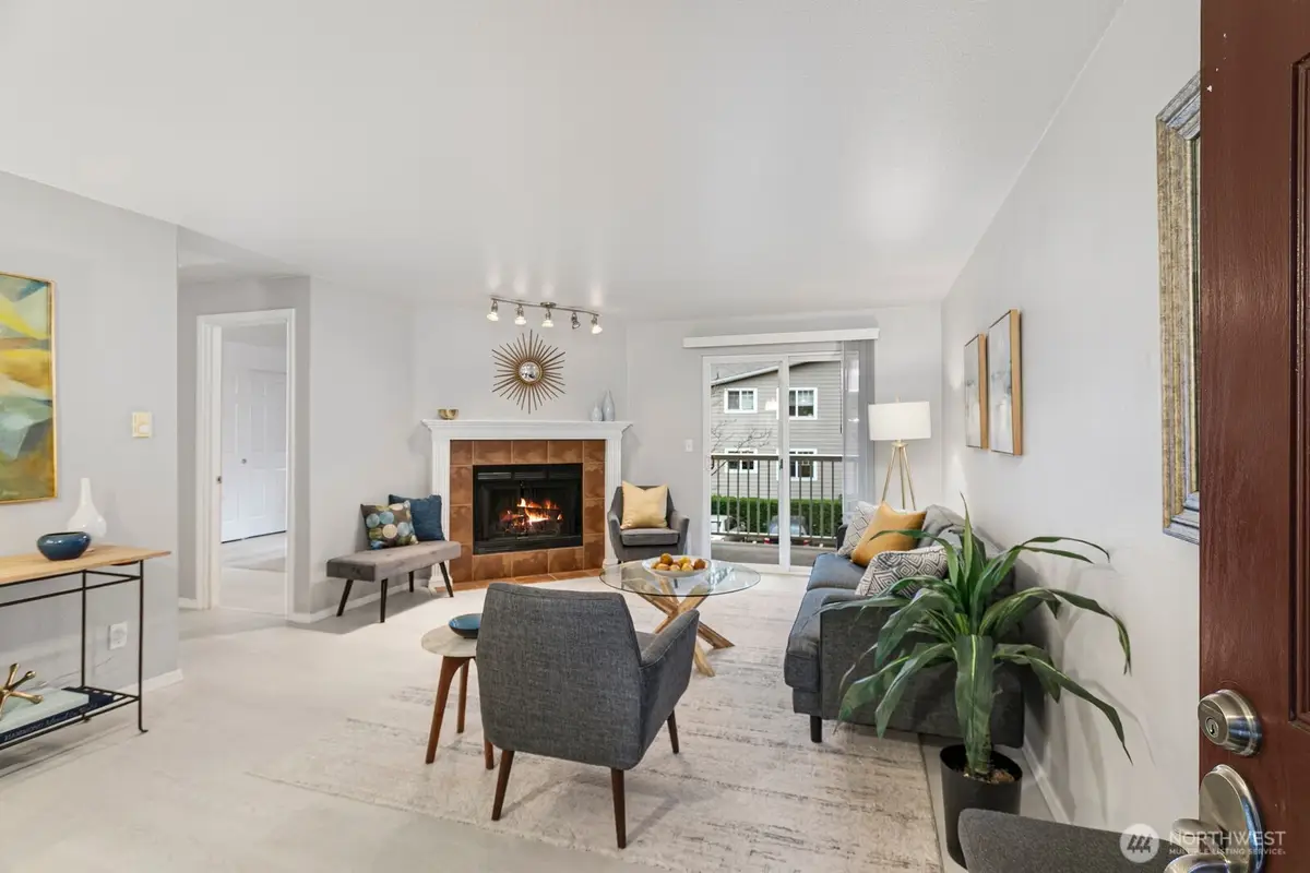 1144 N 198th Street #E-204, Seattle, WA 98133 - Image #1