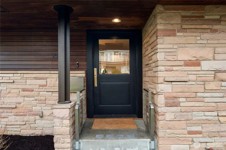 2141 47th Avenue Sw, Seattle, WA 98116 - Image #3