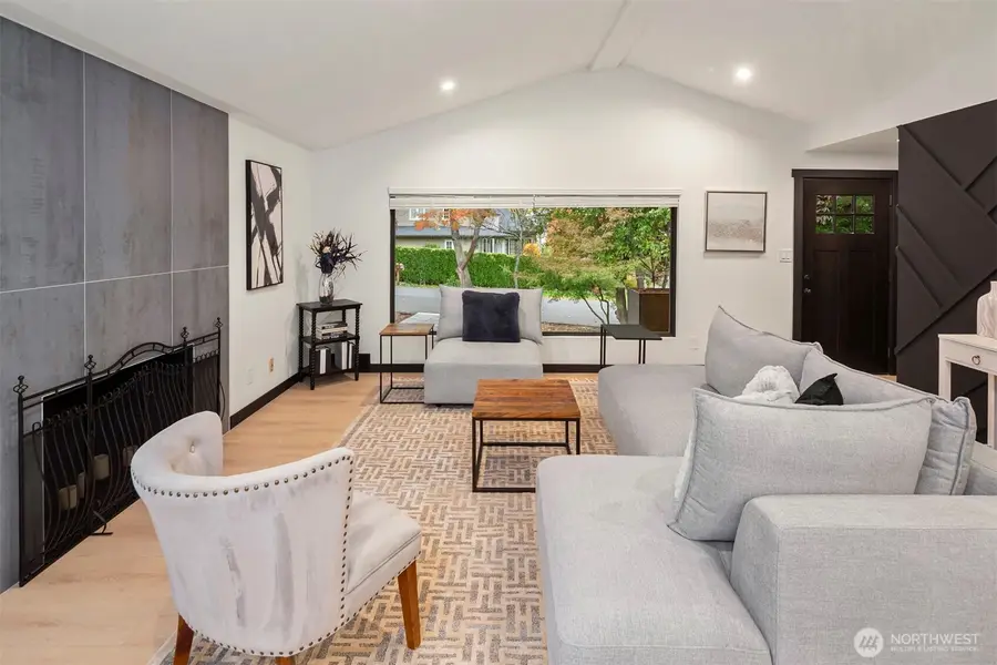 10045 NE 15th Street, Bellevue, WA 98004 - Image #3