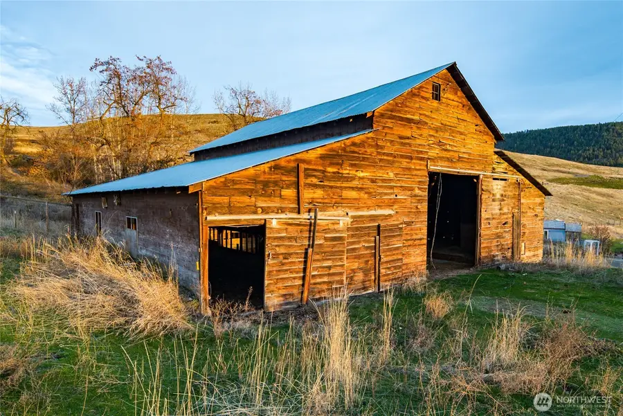 4521 Highway 25 S, Hunters, WA 99137 - Image #2