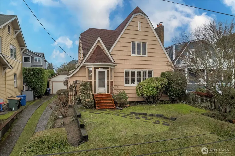 2733 37th Avenue Sw, Seattle, WA 98126 - Image #3