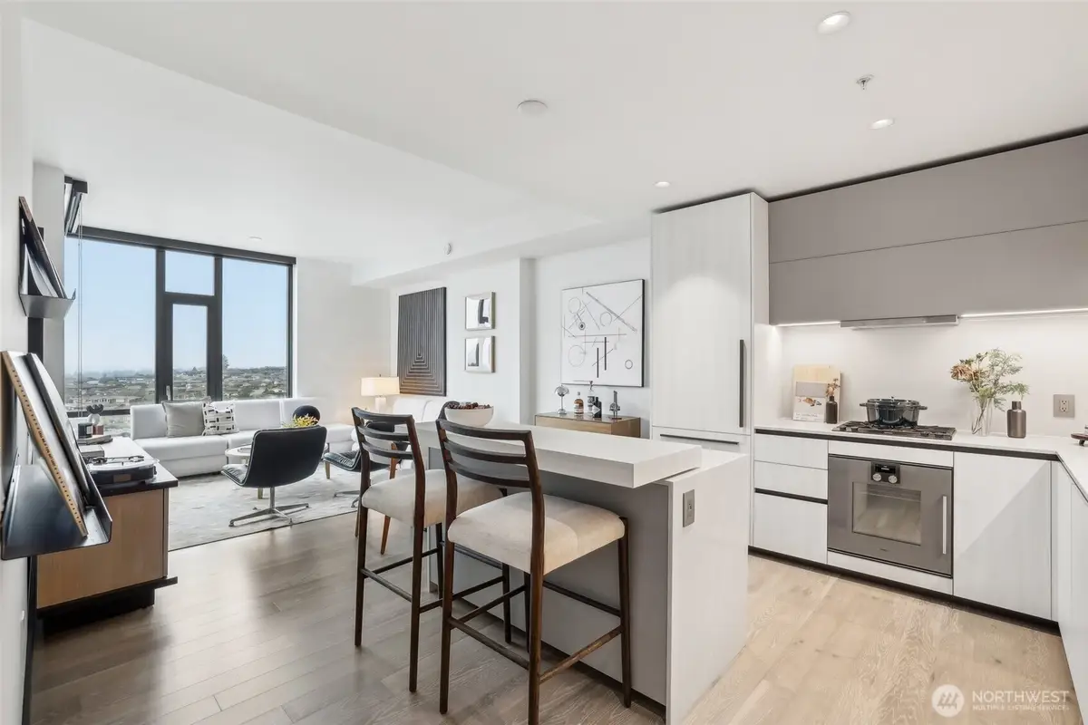 889 Avenue Square Ne #703, Bellevue, WA 98004 - Image #1